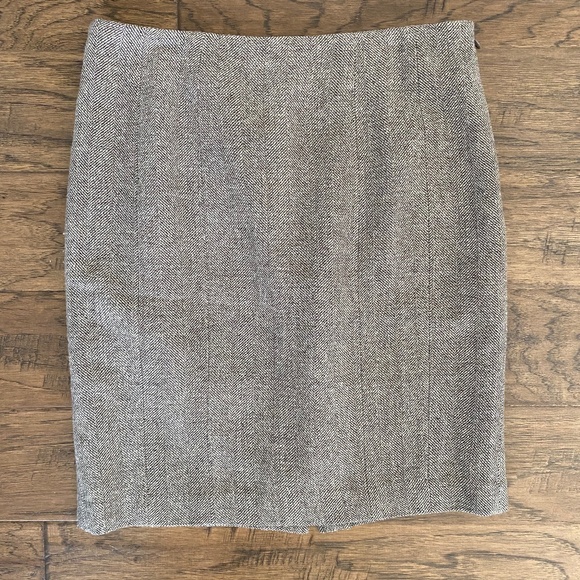 Ann Taylor Herringbone Tweed Pencil Skirt (size 6) - Picture 1 of 4